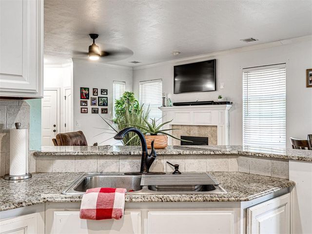 3812 New London Avenue, Moore, OK 73160