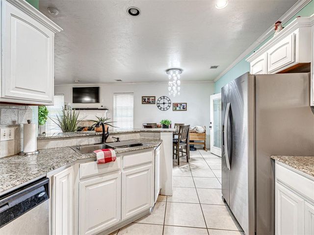 3812 New London Avenue, Moore, OK 73160
