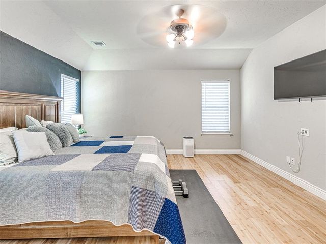 3812 New London Avenue, Moore, OK 73160
