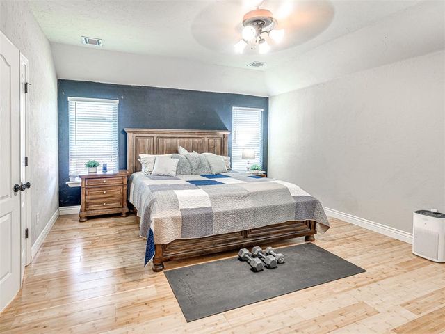 3812 New London Avenue, Moore, OK 73160