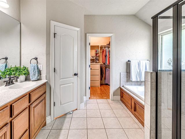 3812 New London Avenue, Moore, OK 73160