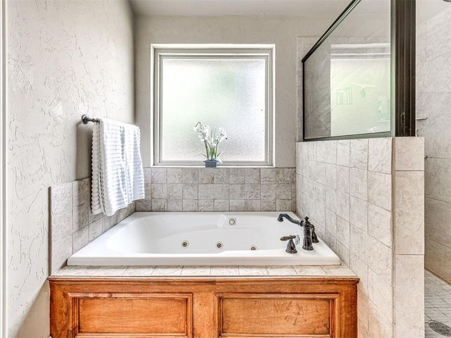 3812 New London Avenue, Moore, OK 73160