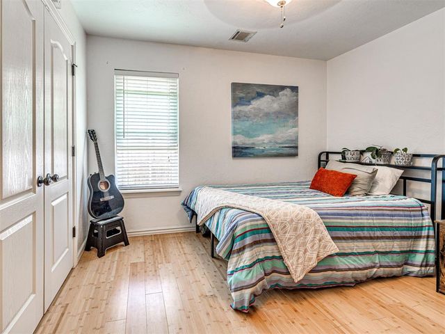 3812 New London Avenue, Moore, OK 73160