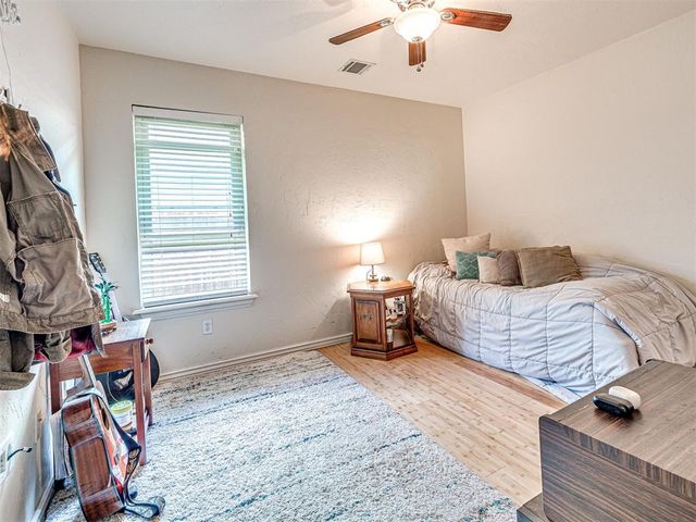 3812 New London Avenue, Moore, OK 73160