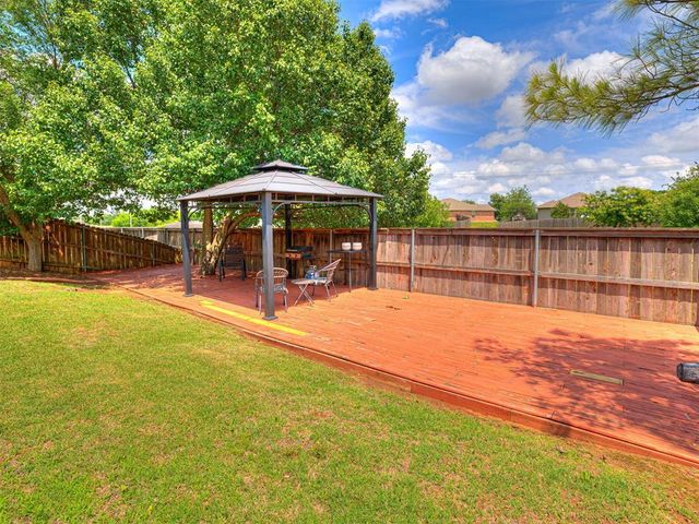 3812 New London Avenue, Moore, OK 73160