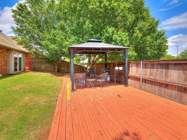 3812 New London Avenue, Moore, OK 73160