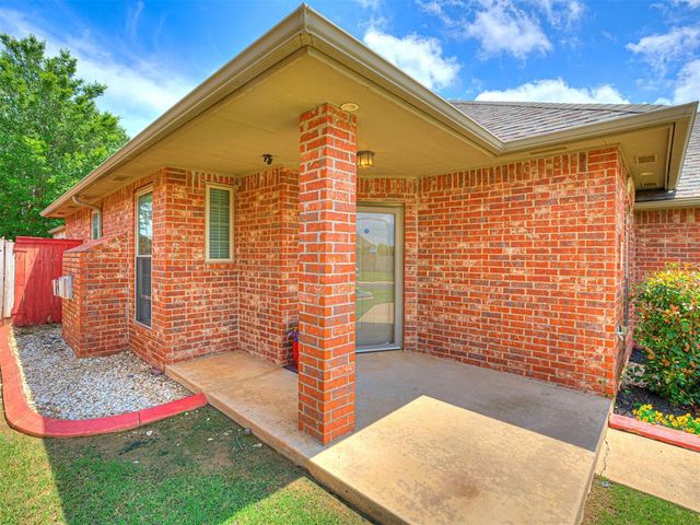 3812 New London Avenue, Moore, OK 73160