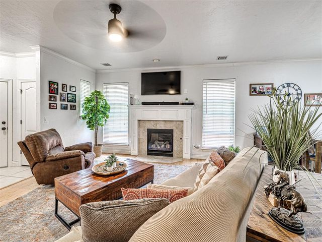 3812 New London Avenue, Moore, OK 73160