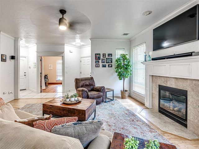 3812 New London Avenue, Moore, OK 73160
