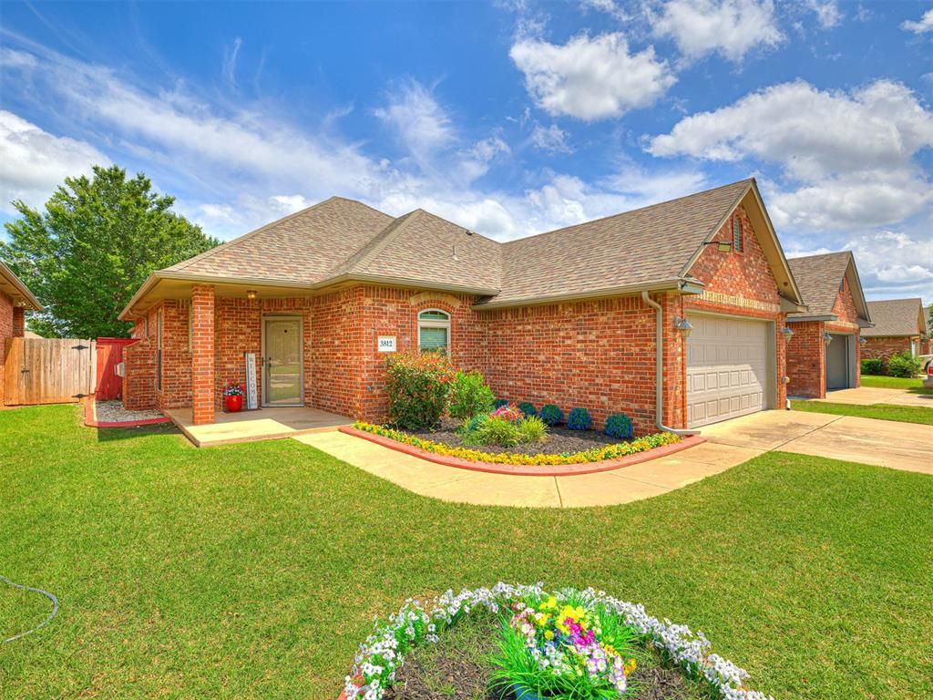 3812 New London Avenue, Moore, OK 73160