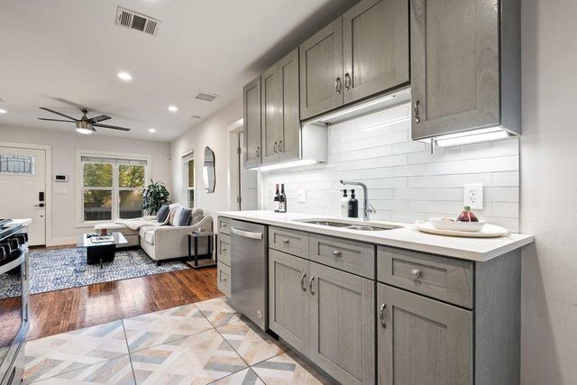 2702 Crest Ave 1, Austin, TX 78702