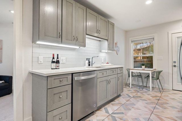 2702 Crest Ave 1, Austin, TX 78702