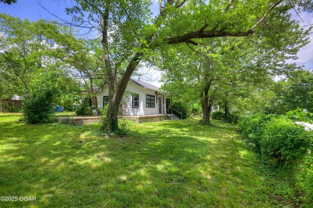 302 S Florida Avenue, Joplin, MO 64801