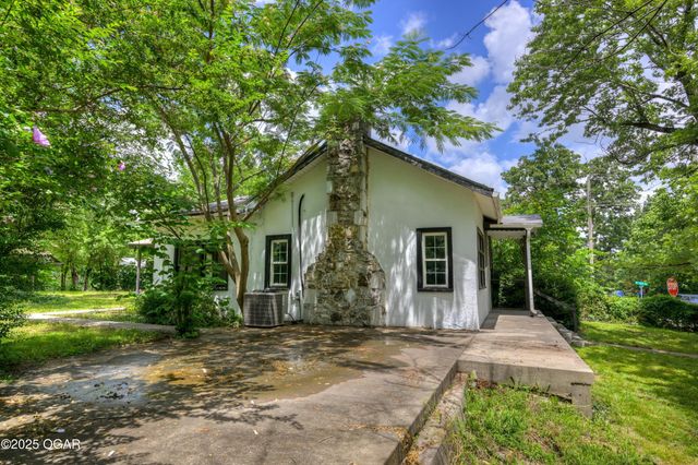 302 S Florida Avenue, Joplin, MO 64801