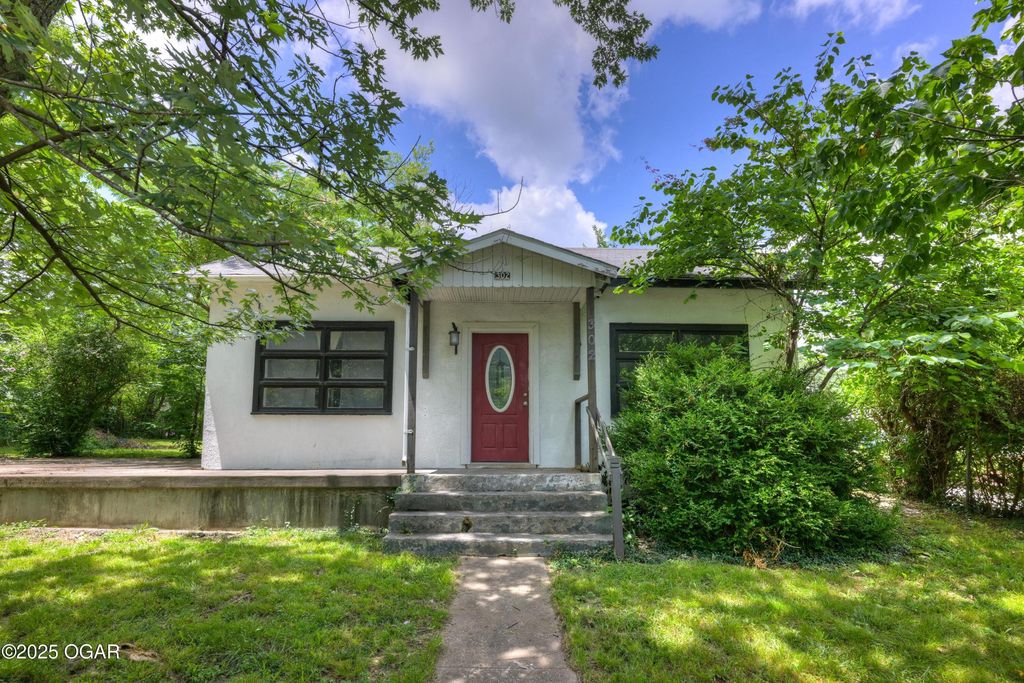 302 S Florida Avenue, Joplin, MO 64801