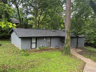 8803 Corwin Drive, St Louis, MO 63136