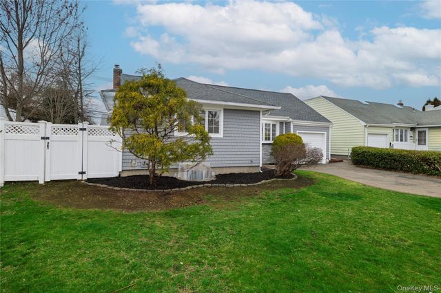 485 Farm Ranch Road W, Bethpage, NY 11714