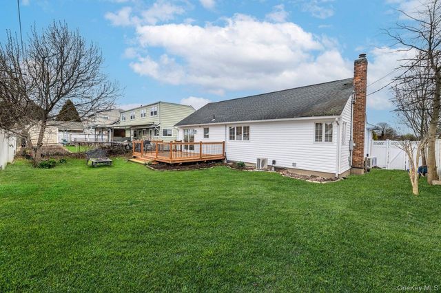 485 Farm Ranch Road W, Bethpage, NY 11714