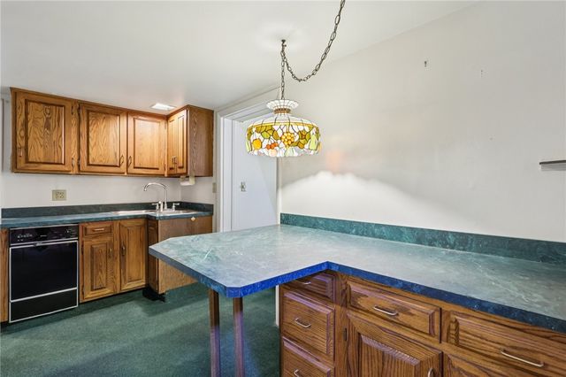 625 Rich Dr, Hickory Twp, PA 16101