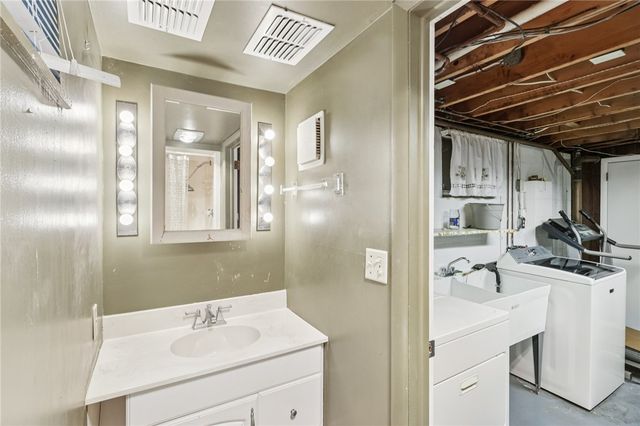 625 Rich Dr, Hickory Twp, PA 16101