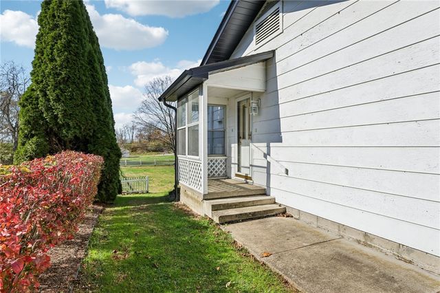 625 Rich Dr, Hickory Twp, PA 16101