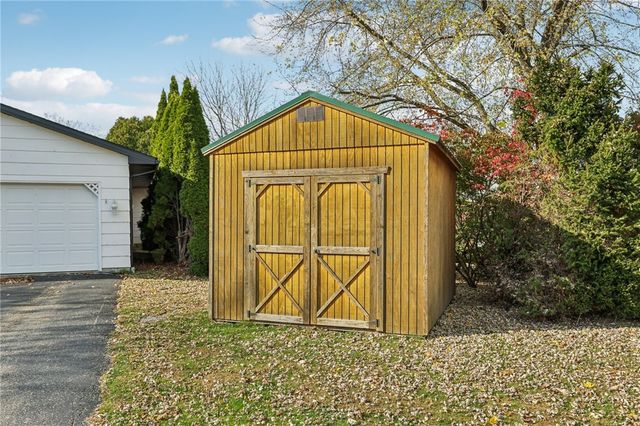 625 Rich Dr, Hickory Twp, PA 16101