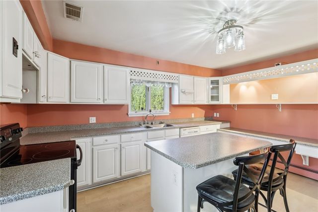 625 Rich Dr, Hickory Twp, PA 16101