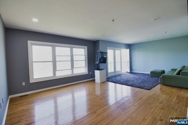 340 The Promenade, Edgewater, NJ 07020