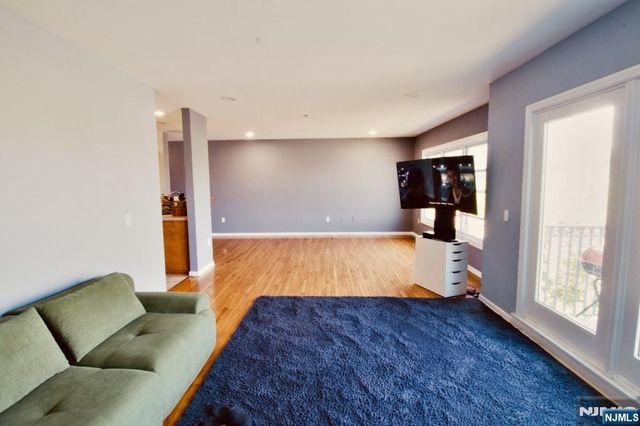 340 The Promenade, Edgewater, NJ 07020