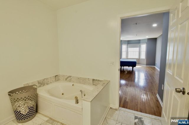 340 The Promenade, Edgewater, NJ 07020