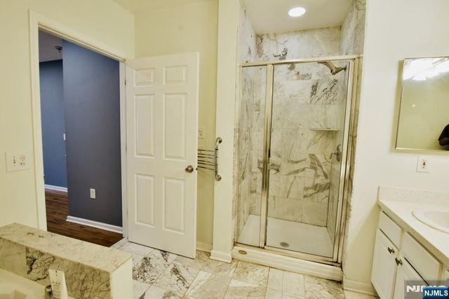 340 The Promenade, Edgewater, NJ 07020