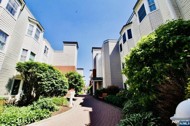 340 The Promenade, Edgewater, NJ 07020