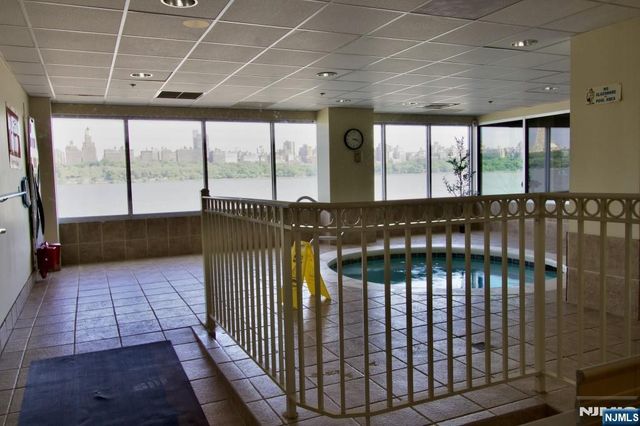 340 The Promenade, Edgewater, NJ 07020