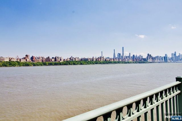 340 The Promenade, Edgewater, NJ 07020