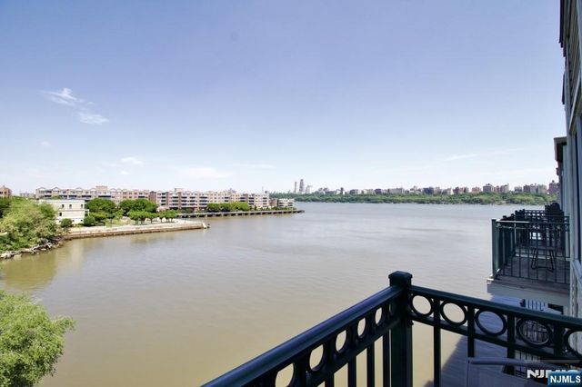 340 The Promenade, Edgewater, NJ 07020