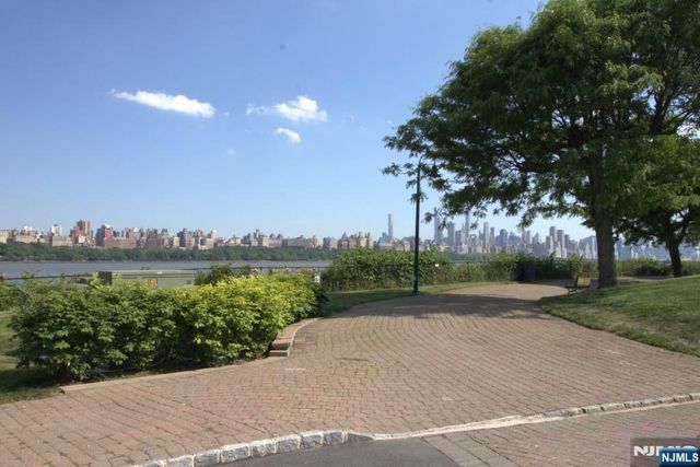 340 The Promenade, Edgewater, NJ 07020