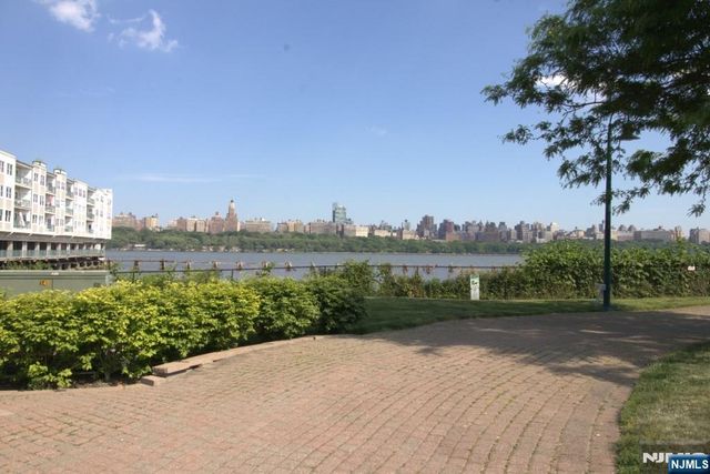 340 The Promenade, Edgewater, NJ 07020