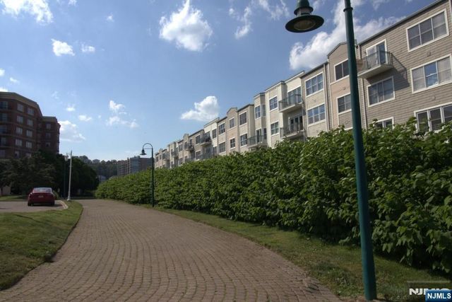 340 The Promenade, Edgewater, NJ 07020