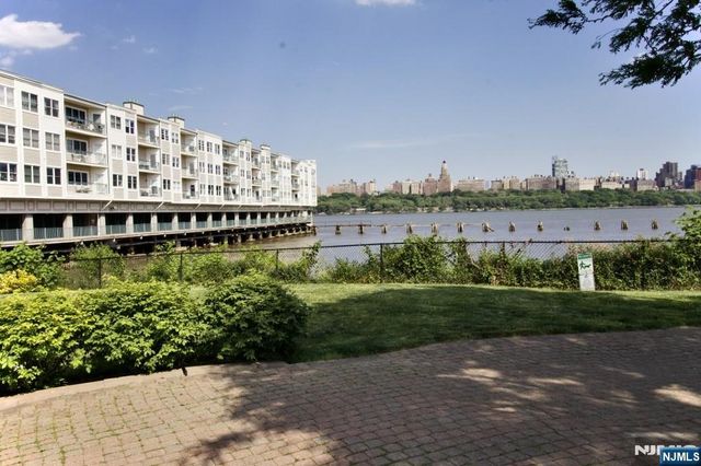340 The Promenade, Edgewater, NJ 07020