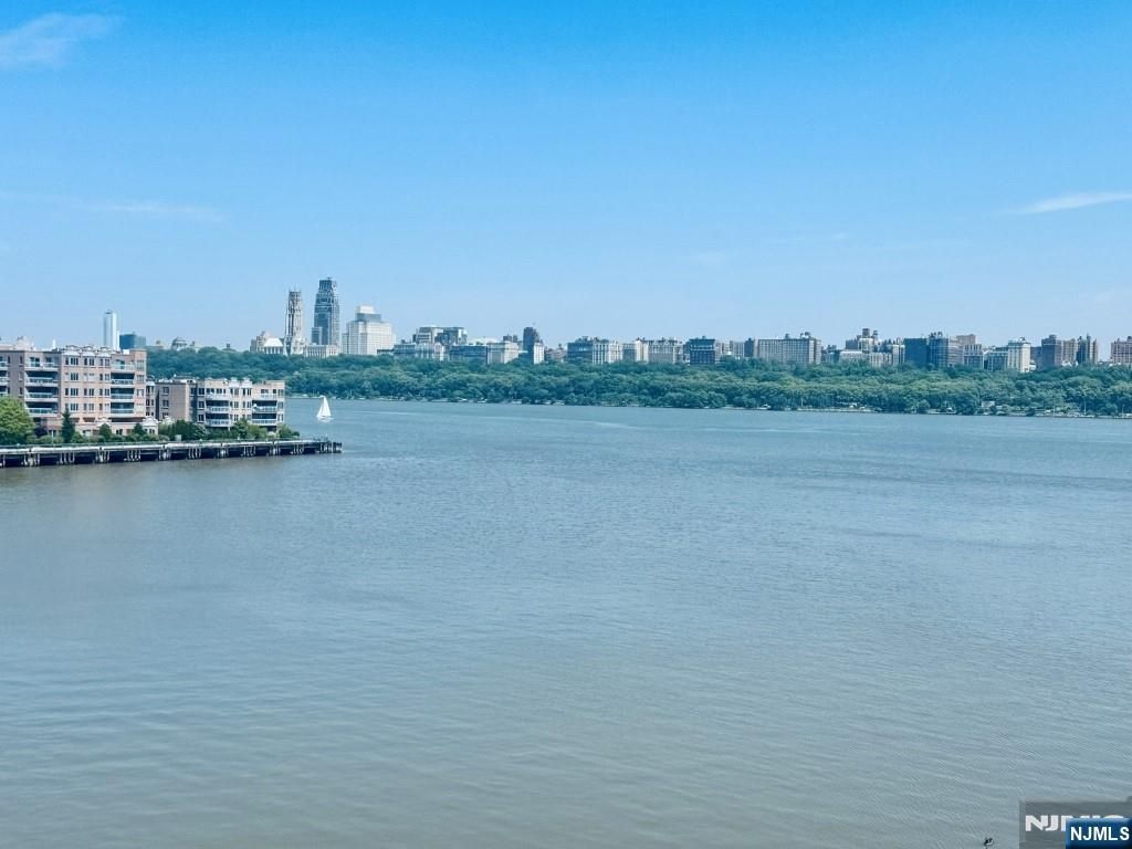 340 The Promenade, Edgewater, NJ 07020