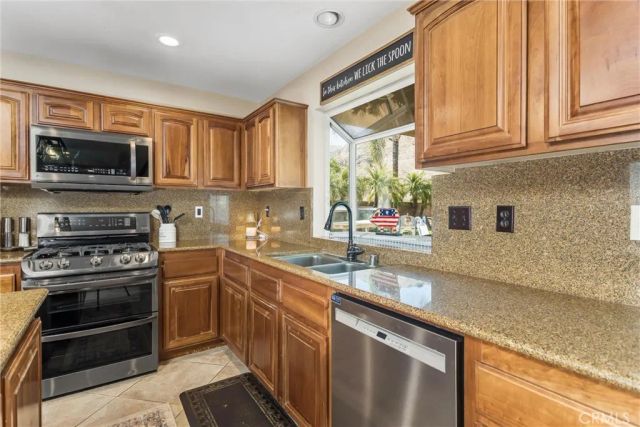 7773 La Cresta Street, Highland, CA 92346