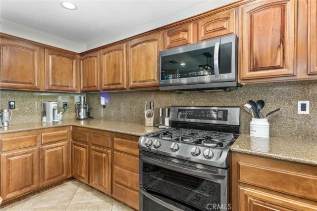 7773 La Cresta Street, Highland, CA 92346