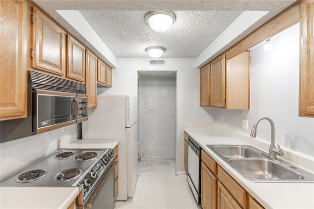 11120 Stratford Drive 429, Oklahoma City, OK 73120