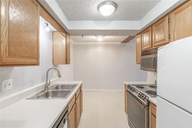 11120 Stratford Drive 429, Oklahoma City, OK 73120