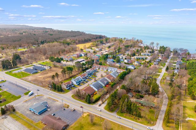 2547 Holiday House Road, Shoreham Vllg, MI 49085