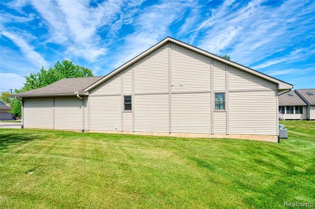159 Addison Circle, Fowlerville, MI 48836