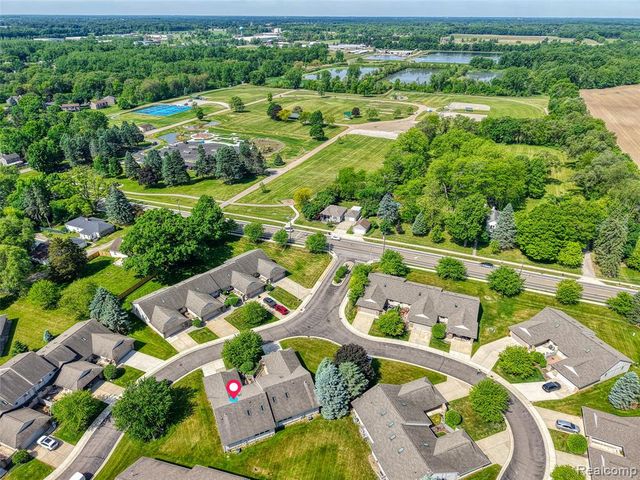 159 Addison Circle, Fowlerville, MI 48836