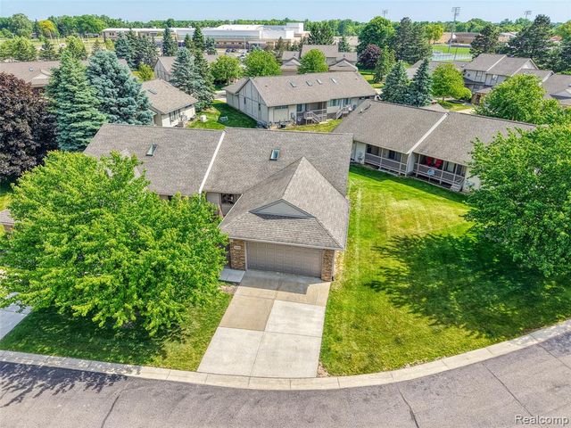 159 Addison Circle, Fowlerville, MI 48836