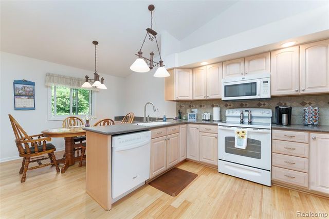 159 Addison Circle, Fowlerville, MI 48836
