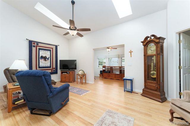 159 Addison Circle, Fowlerville, MI 48836